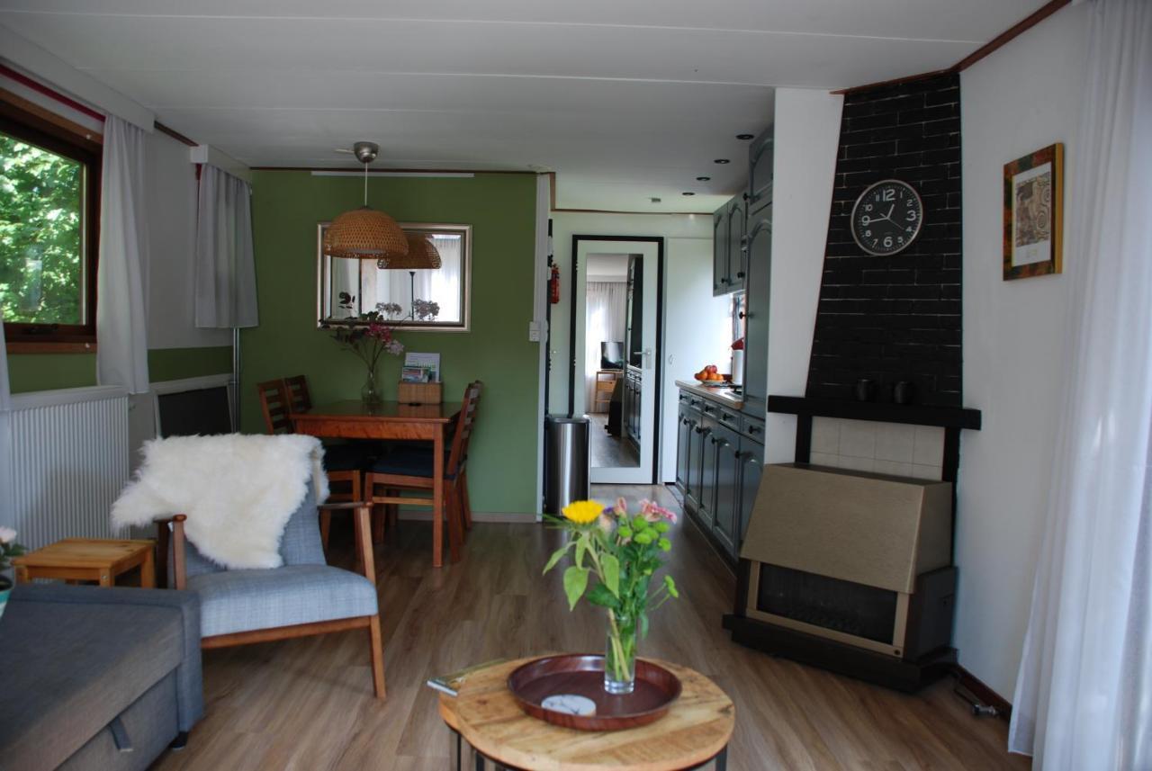 Вилла Charmant Chalet Op Een Bospark Op De Veluwe Пюттен Экстерьер фото