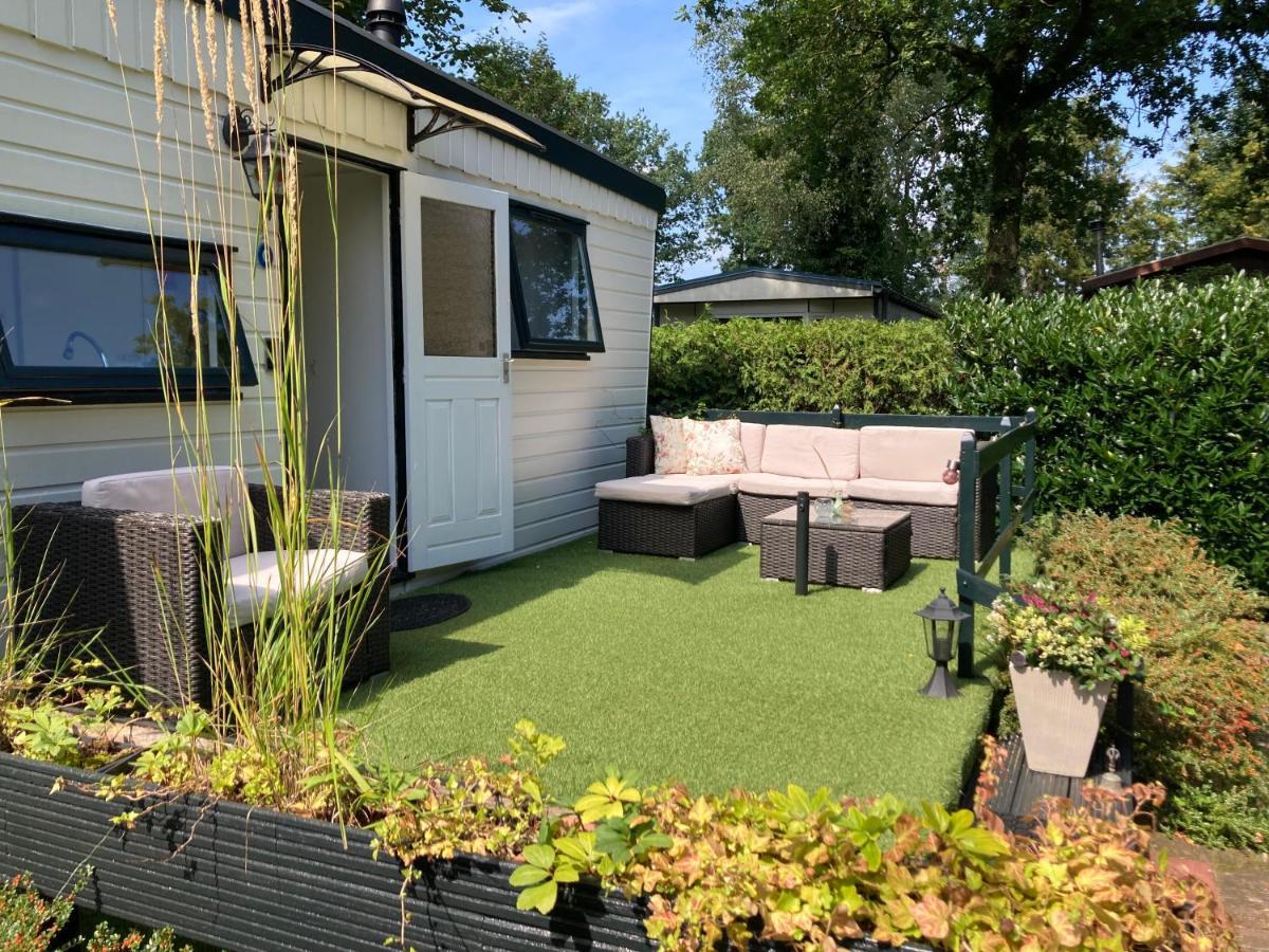 Вилла Charmant Chalet Op Een Bospark Op De Veluwe Пюттен Экстерьер фото