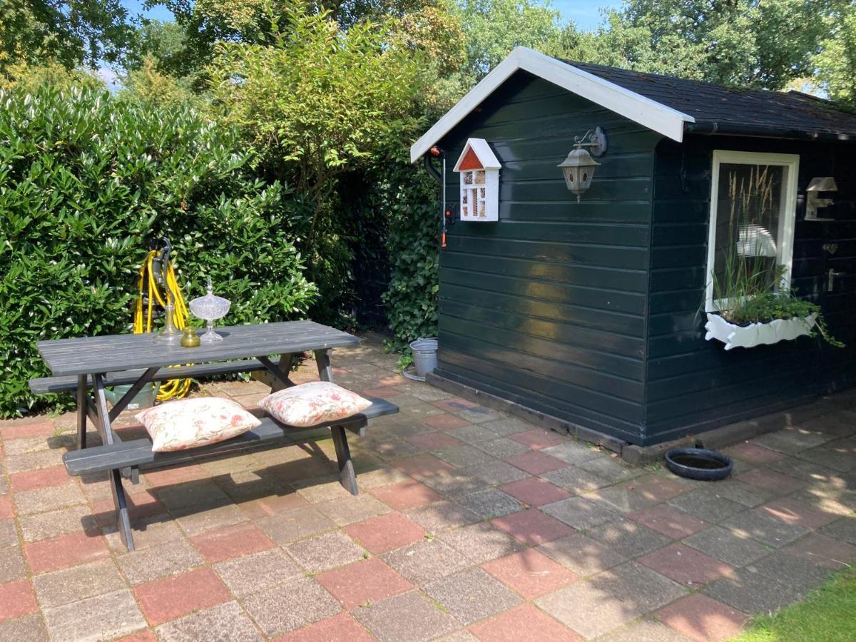 Вилла Charmant Chalet Op Een Bospark Op De Veluwe Пюттен Экстерьер фото