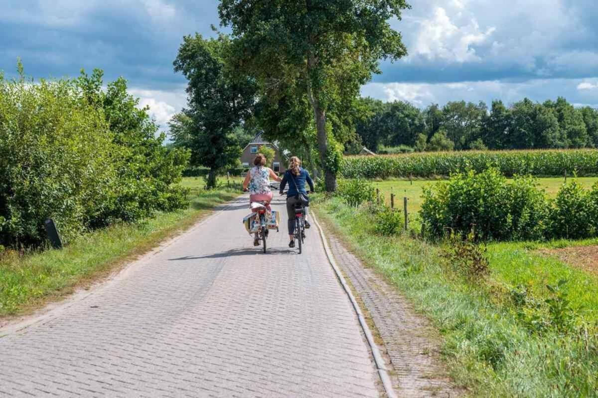 Вилла Charmant Chalet Op Een Bospark Op De Veluwe Пюттен Экстерьер фото